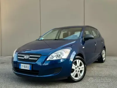Usata Kia Ceed LX 109 CV (80 kW) 2009 Blu Utilitaria