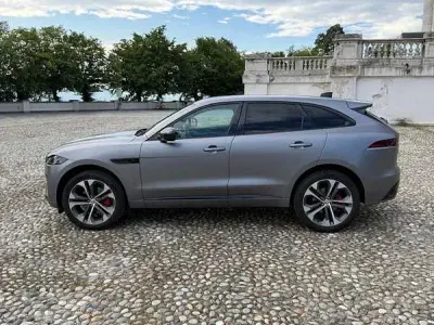 Usata Jaguar F-Pace R-Dynamic 204 CV (150 kW) 2022 Grigio SUV
