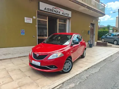 Usata Lancia Ypsilon Platinum 95 CV (69 kW) 2016 Rosso Utilitaria