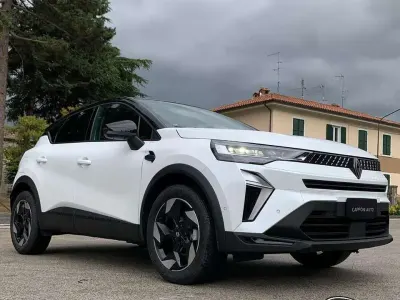 Nuova Renault Captur Techno 122 CV (89 kW) 2026 Bianco SUV