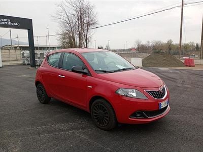 Usata Lancia Ypsilon Silver 70 CV (51 kW) 2022 Rosso Utilitaria