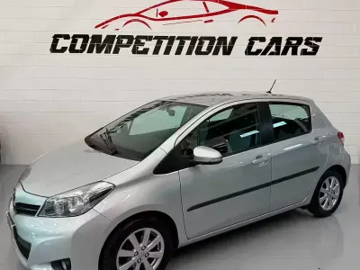 Usata Toyota Yaris Lounge 69 CV (50 kW) 2012 Grigio Utilitaria