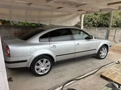 Usata VW Passat Trendline 130 CV (95 kW) 2003 Grigio Berlina