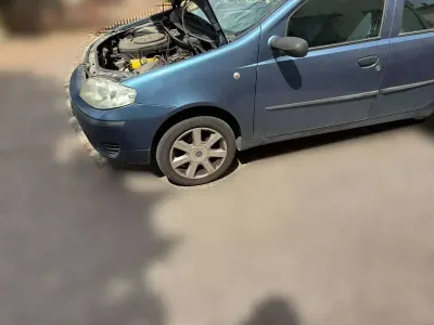 Usata Fiat Punto 60 CV (44 kW) 2004 Blu/azzurro Utilitaria