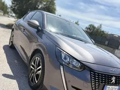 Usata Peugeot 208 Active 101 CV (74 kW) 2021 Utilitaria
