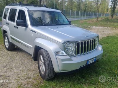 Usata Jeep Cherokee 80 CV (58 kW) 2009 Grigio SUV
