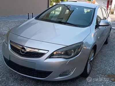 Usata Opel Astra 125 CV (91 kW) 2012 Grigio Station wagon