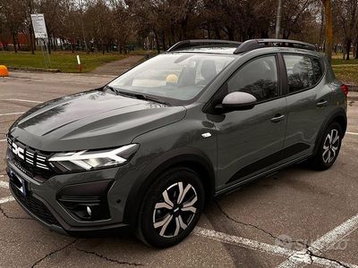 Usata Dacia Sandero Stepway 110 CV (80 kW) 2023 Verde Berlina