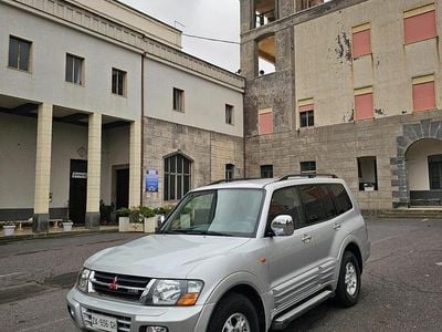 Usata Mitsubishi Pajero 164 CV (120 kW) 2000 Argento SUV