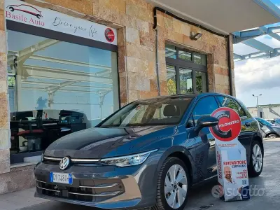 Usata VW Golf VIII Style 150 CV (110 kW) 2025 Grigio Berlina