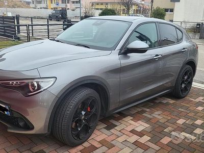 Usata Alfa Romeo Stelvio Executive 210 CV (154 kW) 2017 Grigio SUV