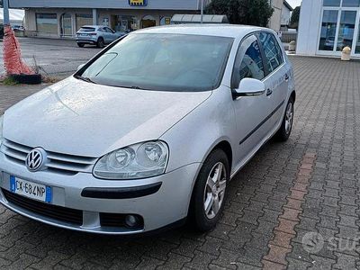 Usata VW Golf V 105 CV (77 kW) 2005 Grigio Utilitaria