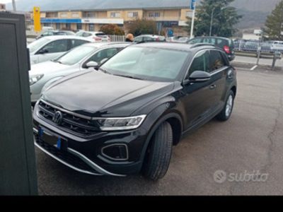 Usata VW T-Roc Life 110 CV (80 kW) 2022 Nero SUV