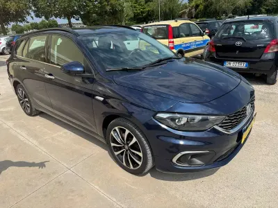 Usata Fiat Tipo Lounge 120 CV (88 kW) 2017 Blu/azzurro Station wagon