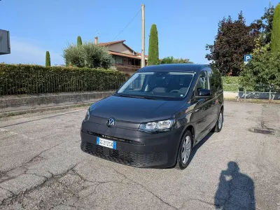 Usata VW Caddy Life 122 CV (89 kW) 2021 Grigio Monovolume