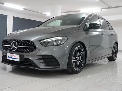 Usata Mercedes B180 AMG line 115 CV (84 kW) 2019 Grigio Monovolume