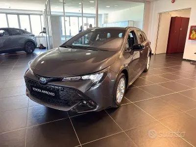 Nuova Toyota Corolla Active 98 CV (72 kW) 2026 Grigio Station wagon