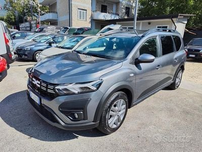 Usata Dacia Jogger Expression 101 CV (74 kW) 2023 Grigio Monovolume