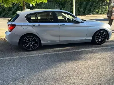 Begagnad BMW 118 Sport Line 143 HK (105 kW) 2012 Brun Halvkombi