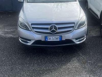 Mercedes B200