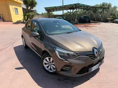Begagnad Renault Clio IV Intens 101 HK (74 kW) 2019 Brun Sedan