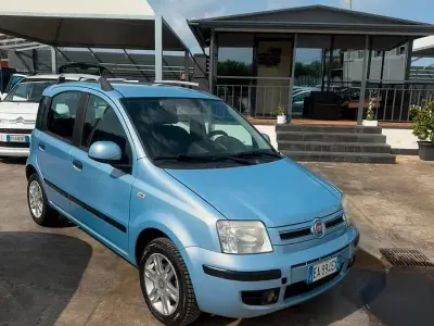 Usata Fiat Panda Emotion 75 CV (55 kW) 2010 Bluazzurro Utilitaria