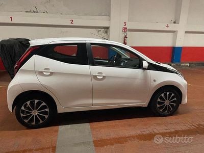Usata Toyota Aygo X-play 72 CV (52 kW) 2021 Bianco Utilitaria
