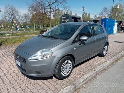 Usata Fiat Grande Punto Dynamic 77 CV (56 kW) 2007 Grigio Utilitaria