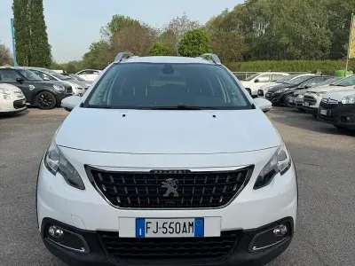 Usata Peugeot 2008 GT-line 110 CV (80 kW) 2017 Bianco SUV