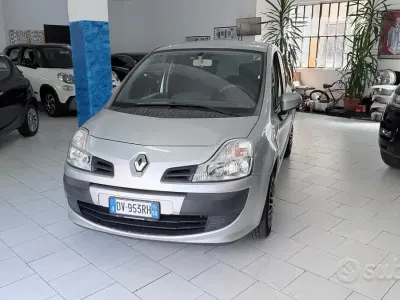 Usata Renault Modus Dynamique 75 CV (55 kW) 2009 Grigio Monovolume