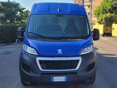 Usata Peugeot Boxer 140 CV (102 kW) 2024 Blu/azzurro Furgone