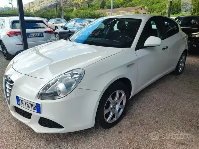 Usata Alfa Romeo Giulietta Distinctive 105 CV (77 kW) 2012 Bianco Utilitaria