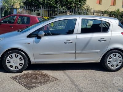 usata Opel Corsa 1.2 benzina 2007 Neopatentati