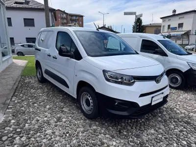 Usado Toyota Proace City City 102 CV (75 kW) 2022 Blanco Monovolumen