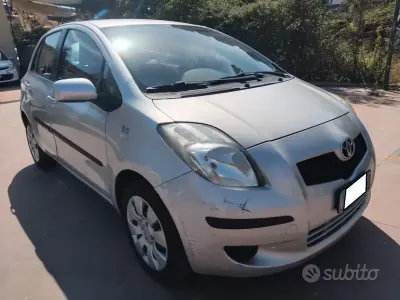 Usata Toyota Yaris 69 CV (50 kW) 2009 Grigio Utilitaria