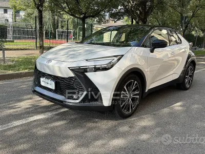 Usata Toyota C-HR Lounge 152 CV (111 kW) 2024 Bianco SUV