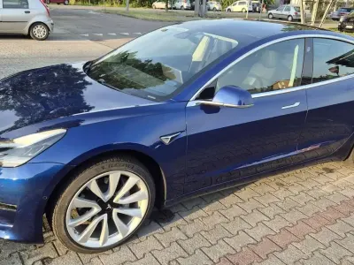 Usata Tesla Model 3 Long Range AWD 152 kW (208 CV) 2020 Blu/azzurro Berlina