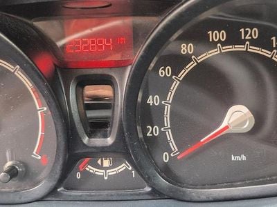Usata Ford Fiesta 70 CV (51 kW) 2011 Grigio Berlina