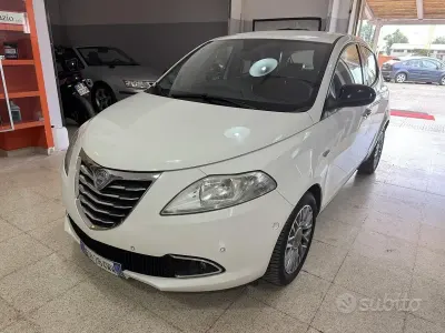 Usata Lancia Ypsilon 85 CV (62 kW) 2012 Bianco Utilitaria