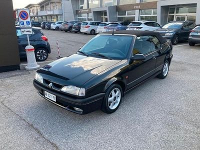 Usado Renault 19 93 CV (68 kW) 1994 Negro Descapotable