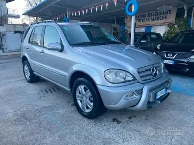 Usado Mercedes ML270 Classic 163 CV (119 kW) 2005 Gris SUV