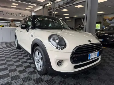 Usado Mini Cooper 136 CV (100 kW) 2021 Blanco Utilitario