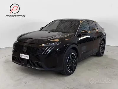 Usata Peugeot e-3008 Allure 100 kW (136 CV) 2025 Nero SUV