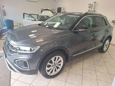 Usata VW T-Roc Style 150 CV (110 kW) 2024 Grigio SUV