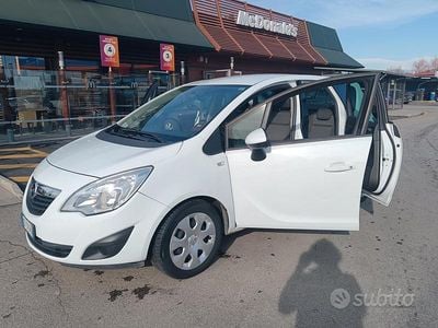 Usata Opel Meriva 100 CV (73 kW) 2011 Bianco Monovolume