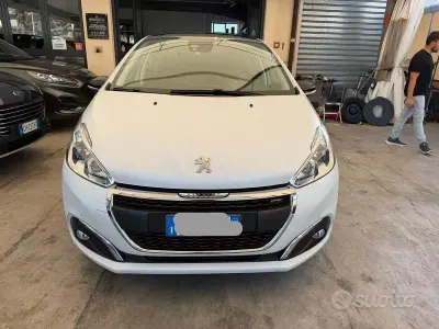 Usata Peugeot 208 GT-line 100 CV (73 kW) 2016 Bianco Utilitaria