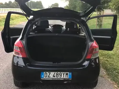 Usata Toyota Yaris 69 CV (50 kW) 2010 Nero Utilitaria