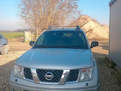 Usata Nissan Navara 190 CV (139 kW) 2005 Grigio Pick-up