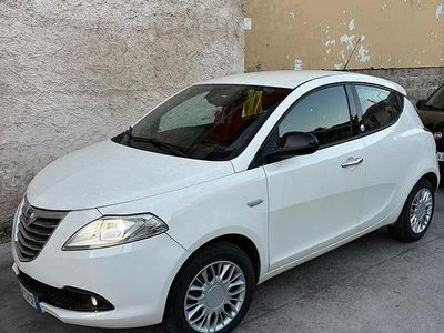 Usata Lancia Ypsilon 69 CV (50 kW) 2012 Bianco Utilitaria