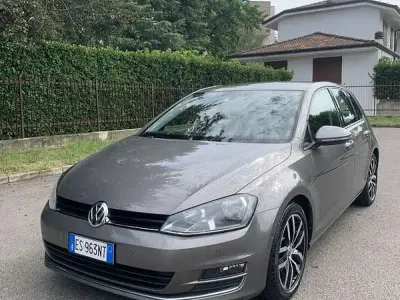 Begagnad VW Golf VII Highline 122 HK (89 kW) 2013 Sedan
